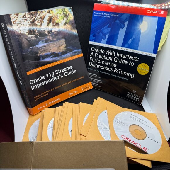 Oracle Bundle - 1 book signed by co-author - Oracle 2 books and 30 discs - Picture 2 of 9